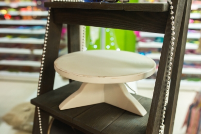 (NUOMA) Medinė tortinė, balta (30 cm)