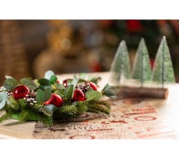 Adventes vainags ar rotājumiem un priežu čiekuriem (30 cm) 2