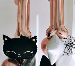 Композиции из воздушных шаров "Черный кот"