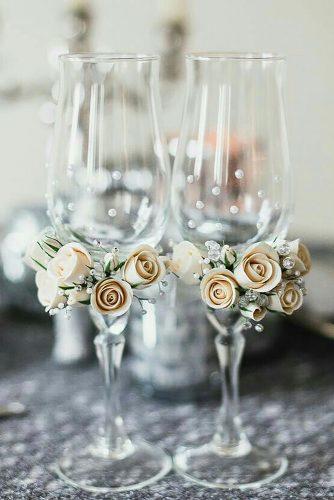 Vestuvinių šampano taurių dekoras